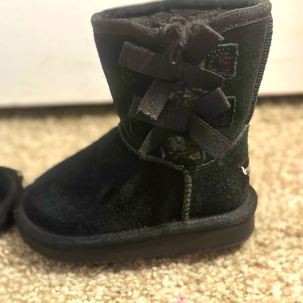 Brand New UGG Koolambara size 5 toddler black boots.  Worn only once.